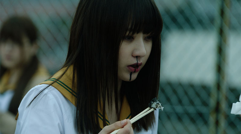 Crow’s Blood: una estudiante japonesa sangrando por la nariz.