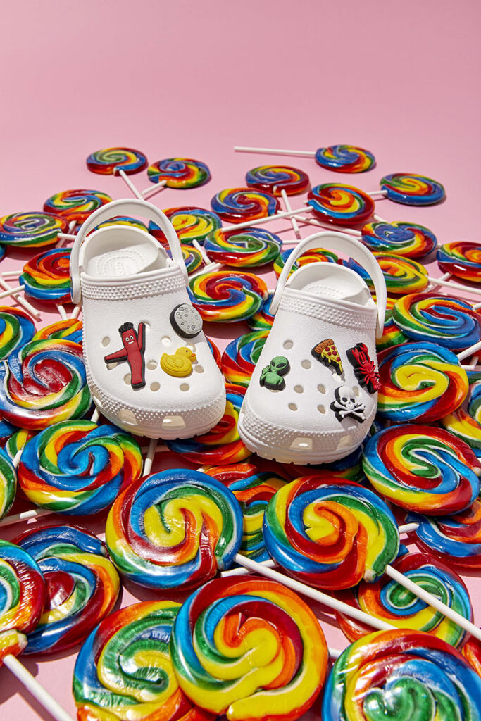 crocs com pins