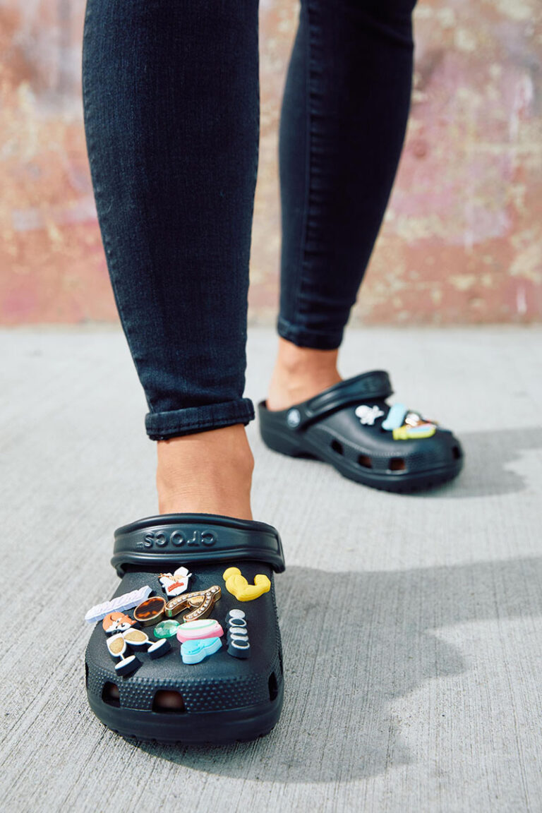 crocs com pins