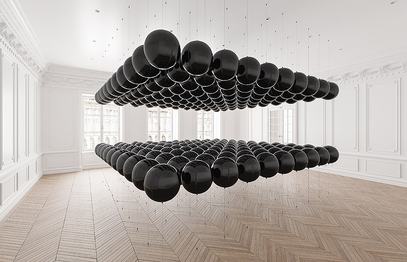 Tadao Cern - instalación artística con globos de latex negro