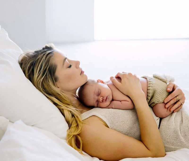 Amber Heard: con su hija recién nacida