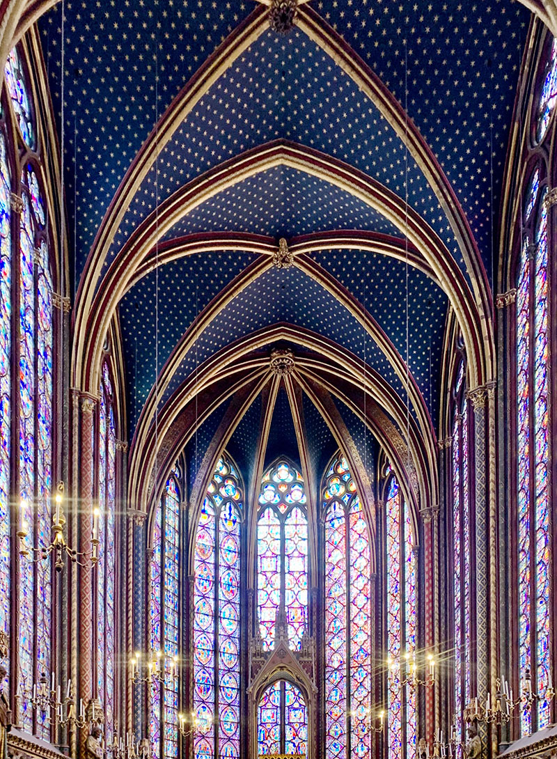Mini guía de fin de semana en París para los amantes de la arquitectura: el interior de una iglesia