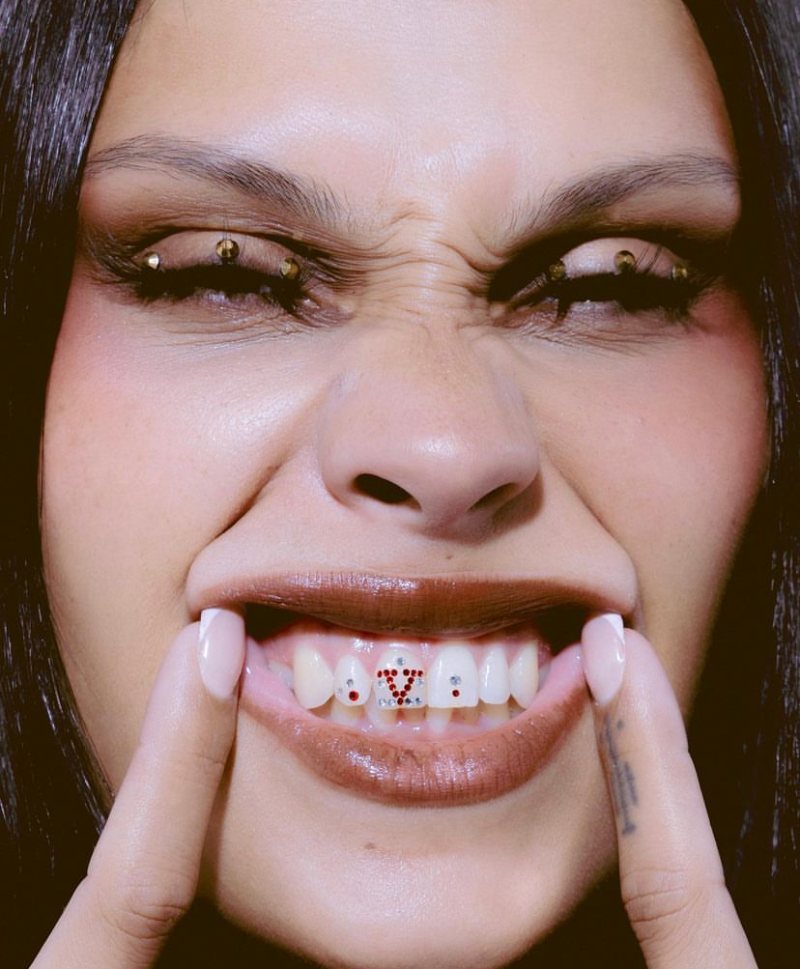 Tooth Gems X: diseños en gemas dentales en Madrid. - XTRAVAGANZA