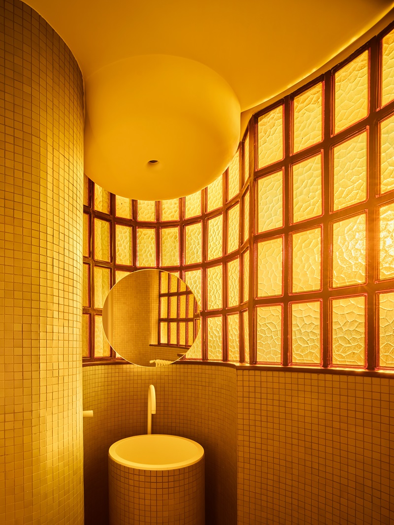 MAD35 - Studio Noju: Sobre torres blancas baño