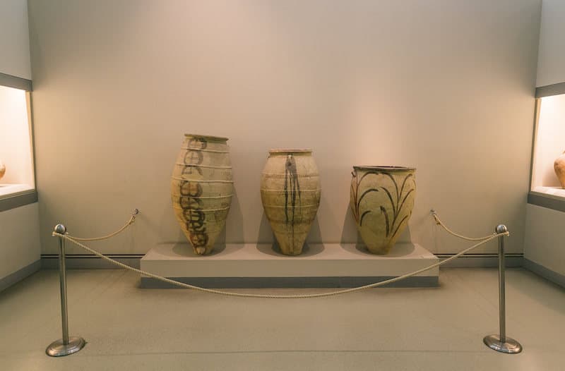 BCK 2024, 1ª Bienal de ceraminca contemporánea en Santorini, Grecia. Piezas procedentes de las excavaciones de Akrotiri
