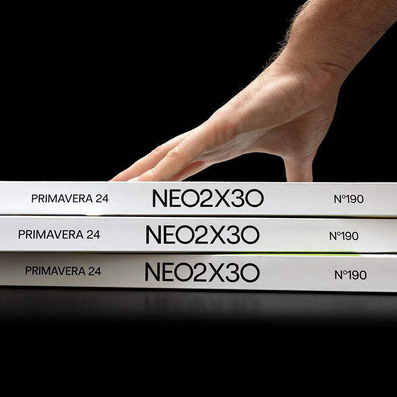 Democracia Estudio nuevo diseño de Neo2 Magazine: el lomo de la revista con el nuevo logo aniversario