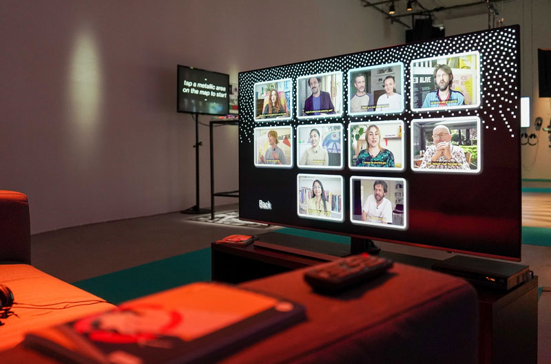 Millennials - instalación artística con monitores de viedeo
