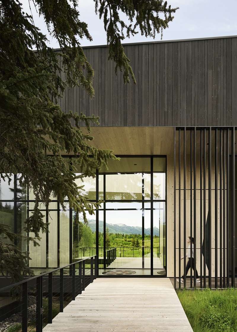 CLB-Architects-HSH-Interiors-ShineMaker: entrada a través de la pasarela de entrada