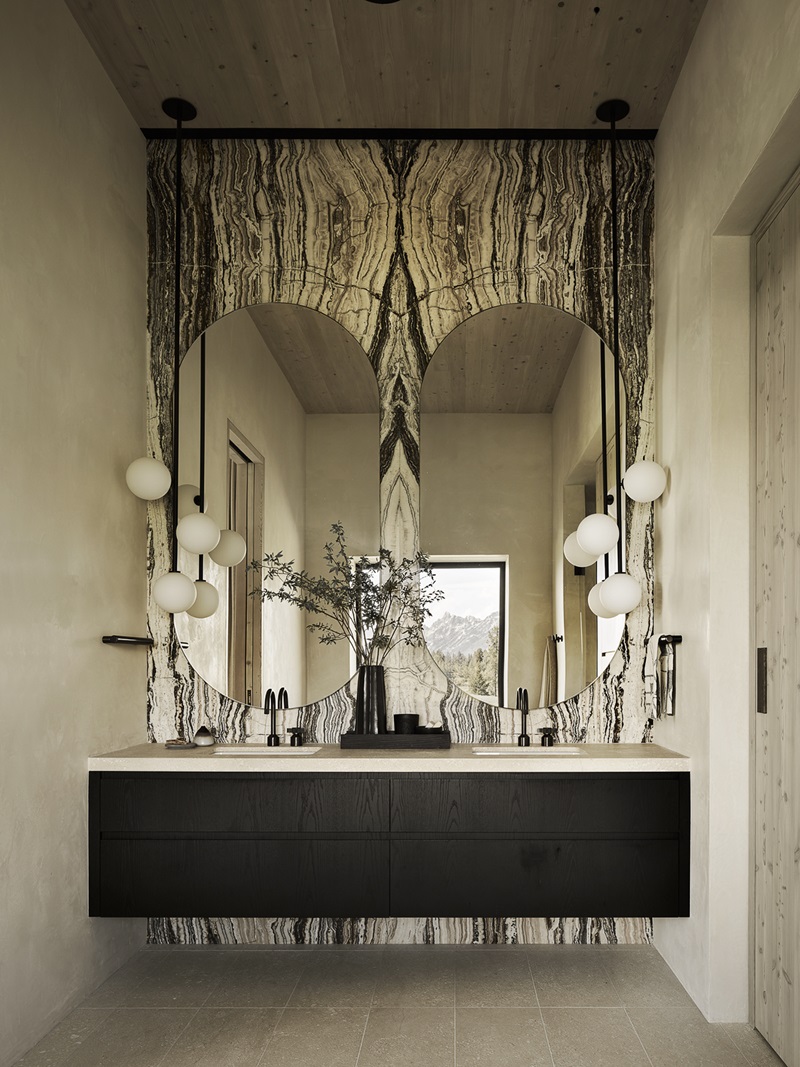 CLB-Architects-HSH-Interiors-ShineMaker: baño principal con piedra de travertino y ónix