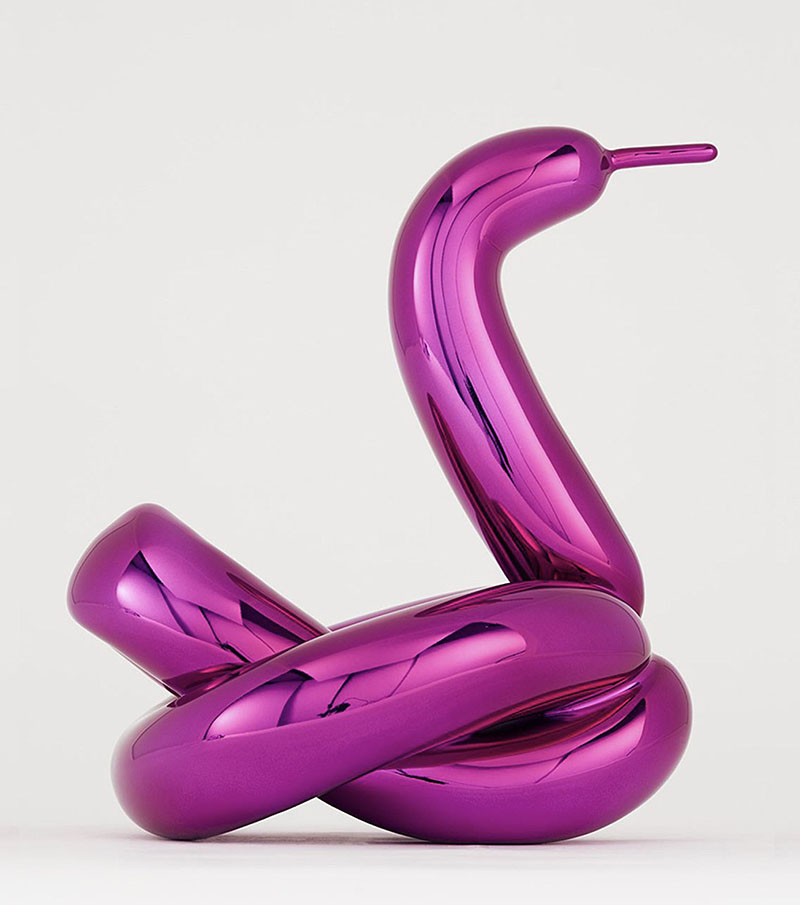 Summer Vives II - escultura de aliminio morado que asemeja un globo hinchable con forma de cisne