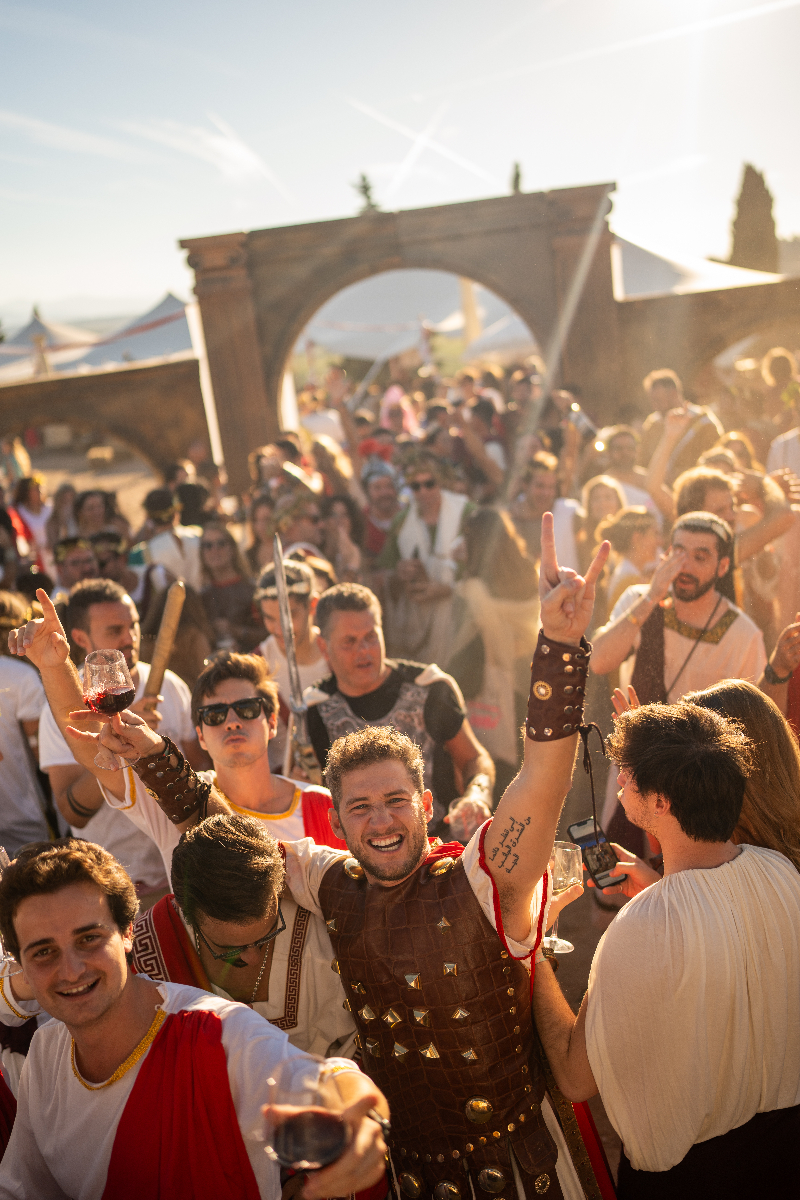 Vintae Wine Fest 2023: jóvenes divirtiéndose en el festival