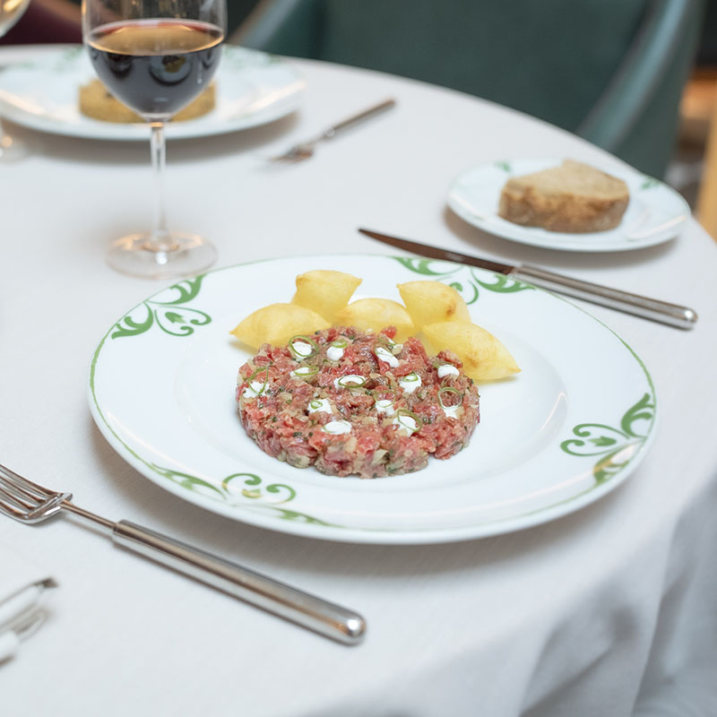 Restaurante Balausta: el steak tartar con patatas suflé