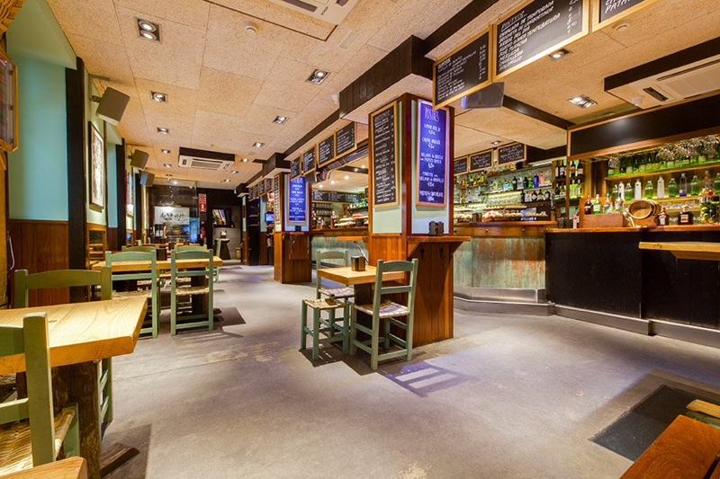 Mejores restaurantes casual San Sebastián según OAD en 2024: interior de Atari Gastroleku