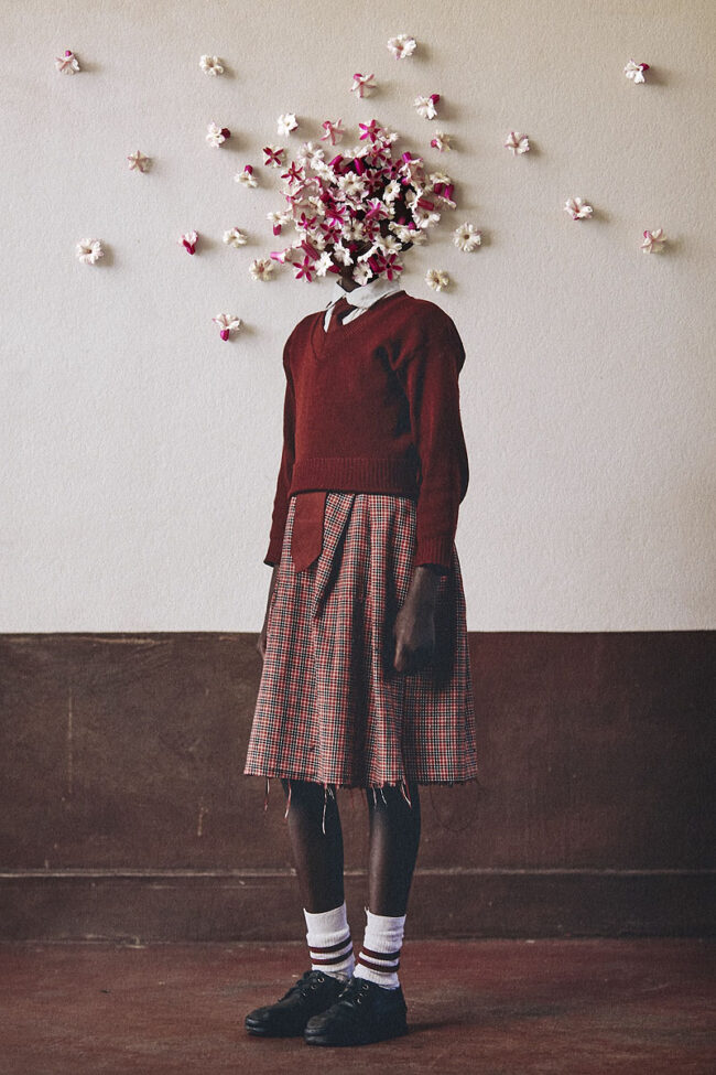 photo basel - foto de chica con flores delante de la cara