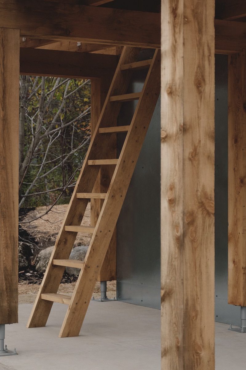 Atelier-L-Abri-Pabellón: escalera de madera