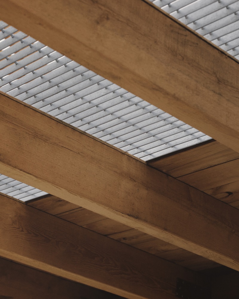 Atelier-L-Abri-Pabellón: detalle de paneles de policarbonato de la cubierta