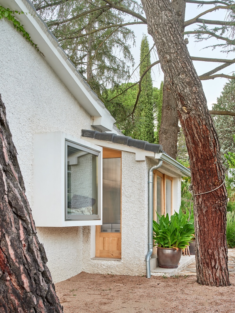 Casa-Montesa-Kresta-Design: entrada saliente en vivienda de campo 