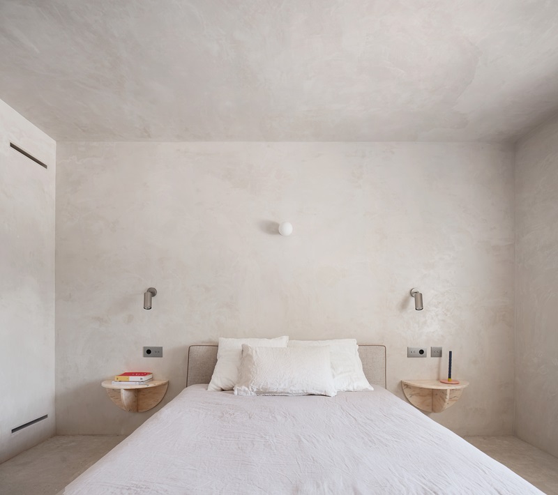 Casa-Montesa-Kresta-Design: dormitorio minimalista en tonos neutros