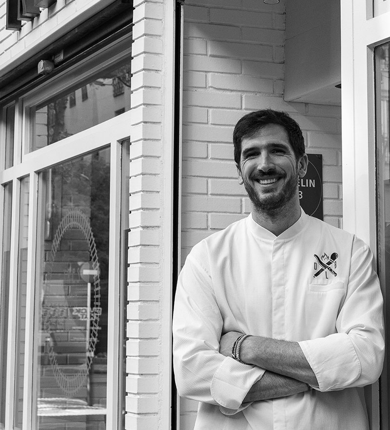 Jóvenes cocineros españoles: retrato en blanco y negro de Alex Marugán
