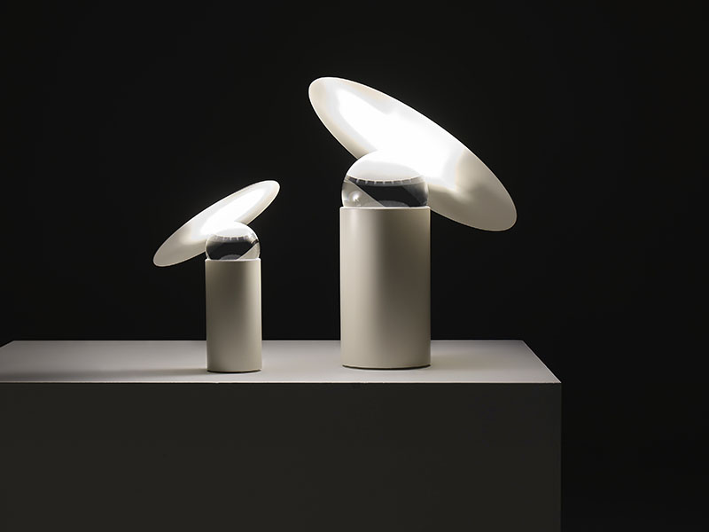 Novedades de la firma italiana Mogg: una curiosa lámpara con bola de crista maciza