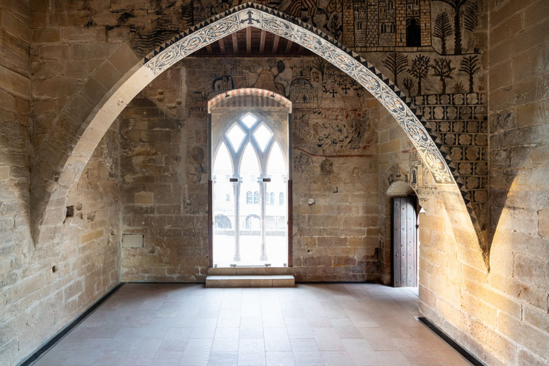 Lugares en España instagrameables: un arco estilo medieval