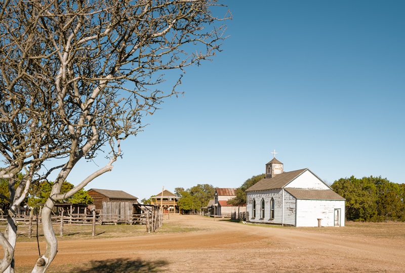 Cushing-Terrell-Luck-Ranch: pueblo luck construido en 1985 para la adaptación cinematográfica