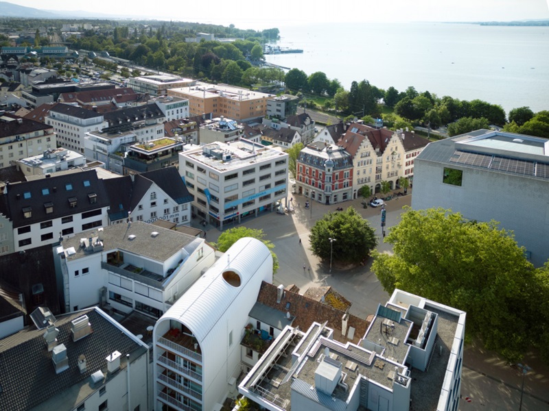 Herzog-de-Meuron-488 Kornmarktplatz: vista del lago Constanza