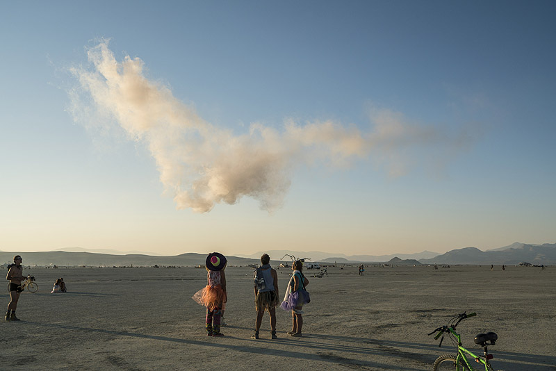 Lukas Truniger, vista de instalación artística creada con humo