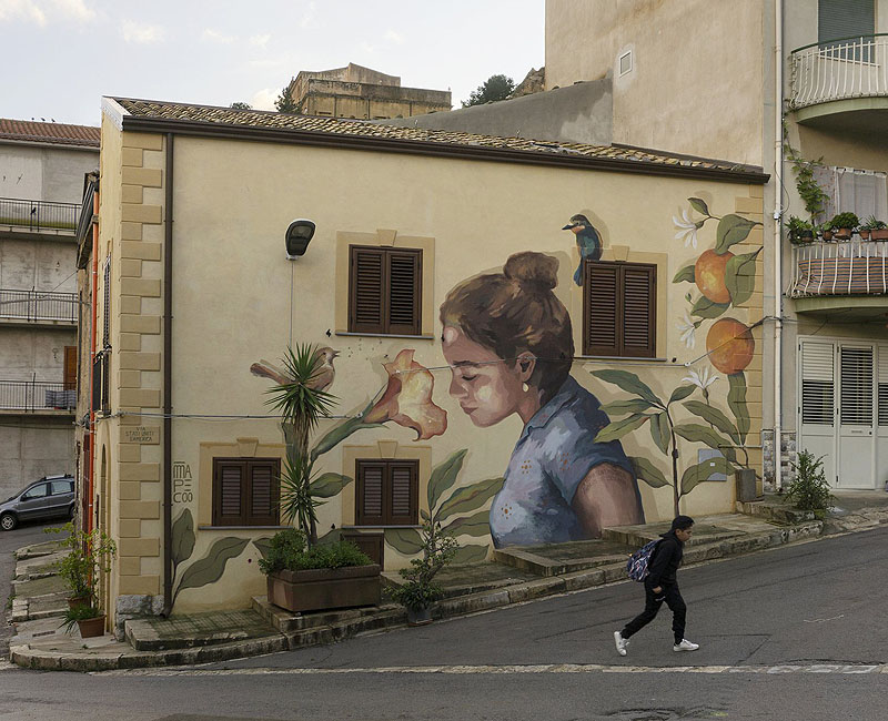 Parees Fest 2024 - gran mural en una fachada de un edificio