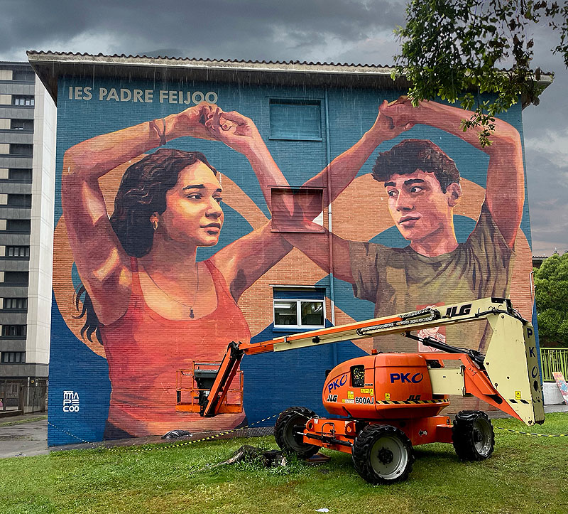 Parees Fest 2024 - gran mural en una fachada de un edificio