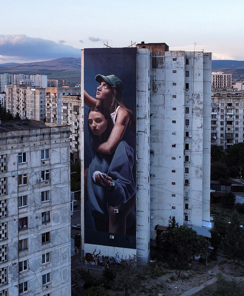 Parees Fest 2024 - gran mural en una fachada de un edificio