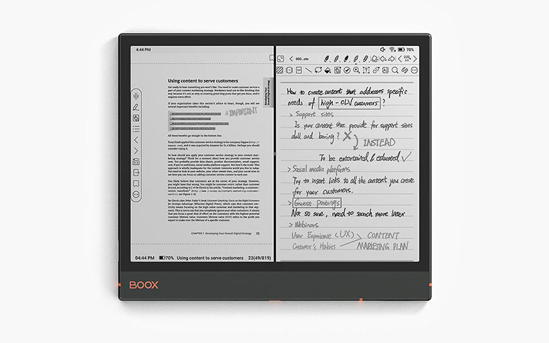 Boox Note Air3 C: el dispositivo muestra un texto digital y otro de notas en distintas pestañas gracias a la modalidad de pantalla compartida.