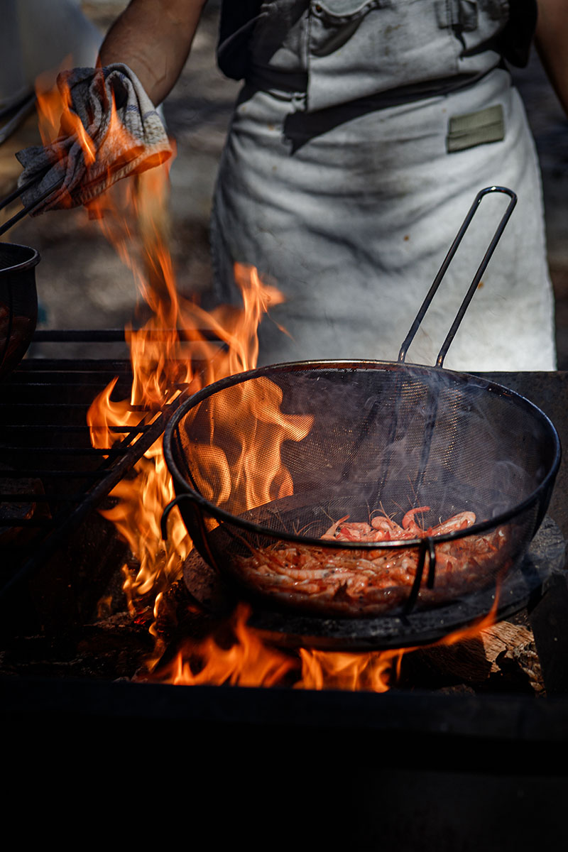 Chefs on Fire Madrid 2024: gambas cocinadas a base de leña y fuego