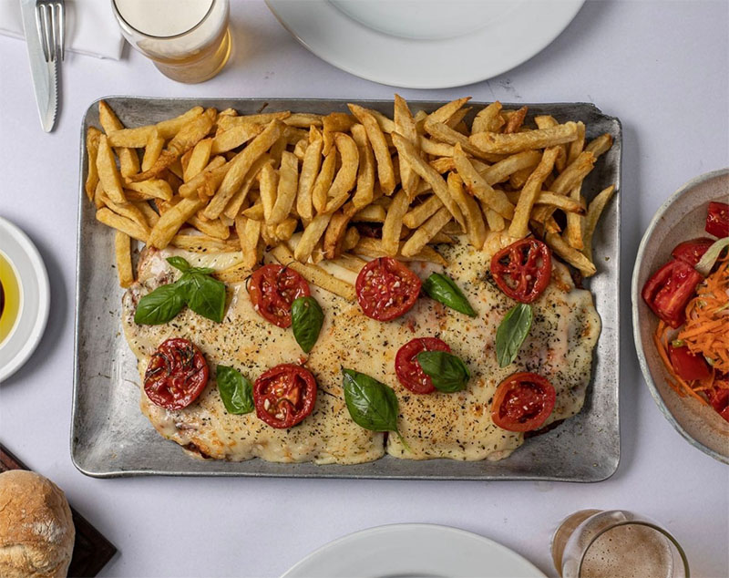 La Dorita parrilla argentina: Una gran milanesa napolitana