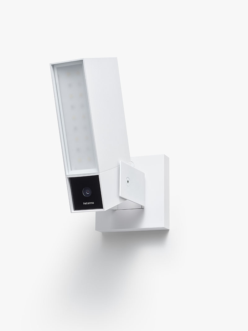 Netatmo cámara exterior con sirena: imagen de producto sobre fondo blanco