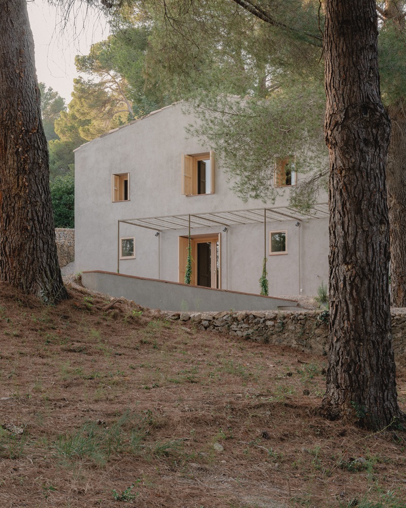 House-in-the-woods-Andrea-Joan-Arquitectes: casa en el bosque de Cataluña