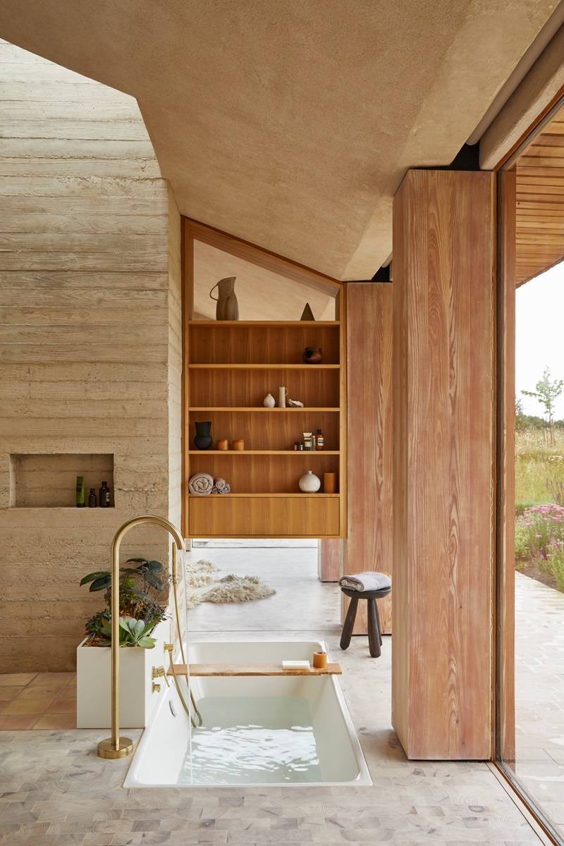 Hutch-Design-Makers-Barn: bañera hundida con vistas al paisaje