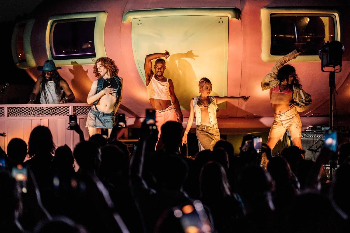 voguing Ibiza cantante folk escenario futuro house