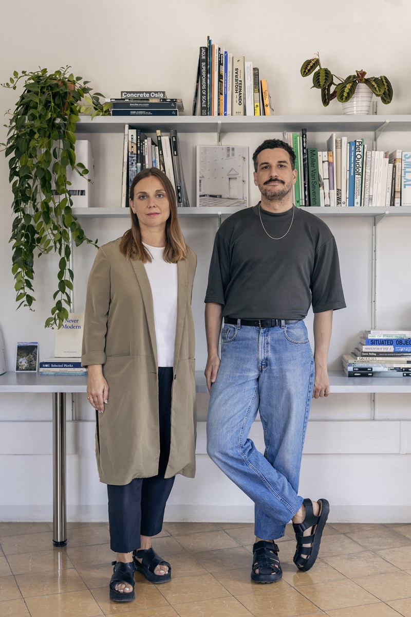 Self-Office-La-Nogareda-Foto retrato: Laura Solsona y Eduard Fernàndez 