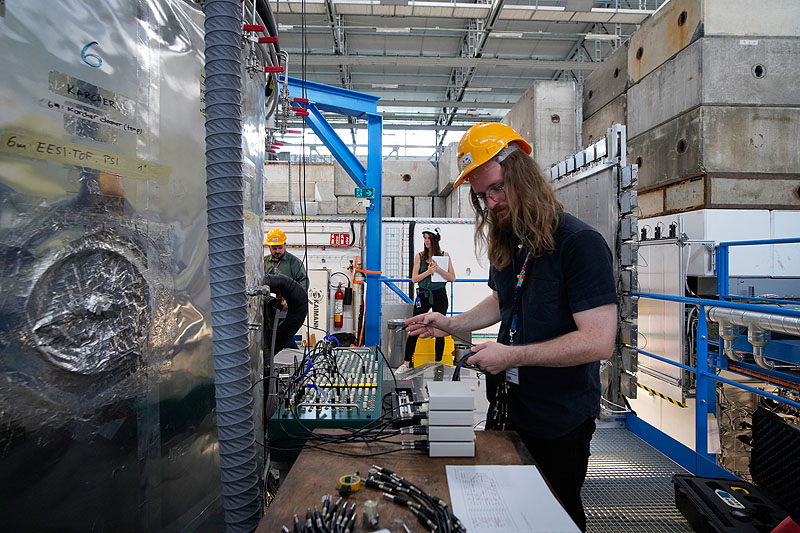 Artista trabajando en CERN