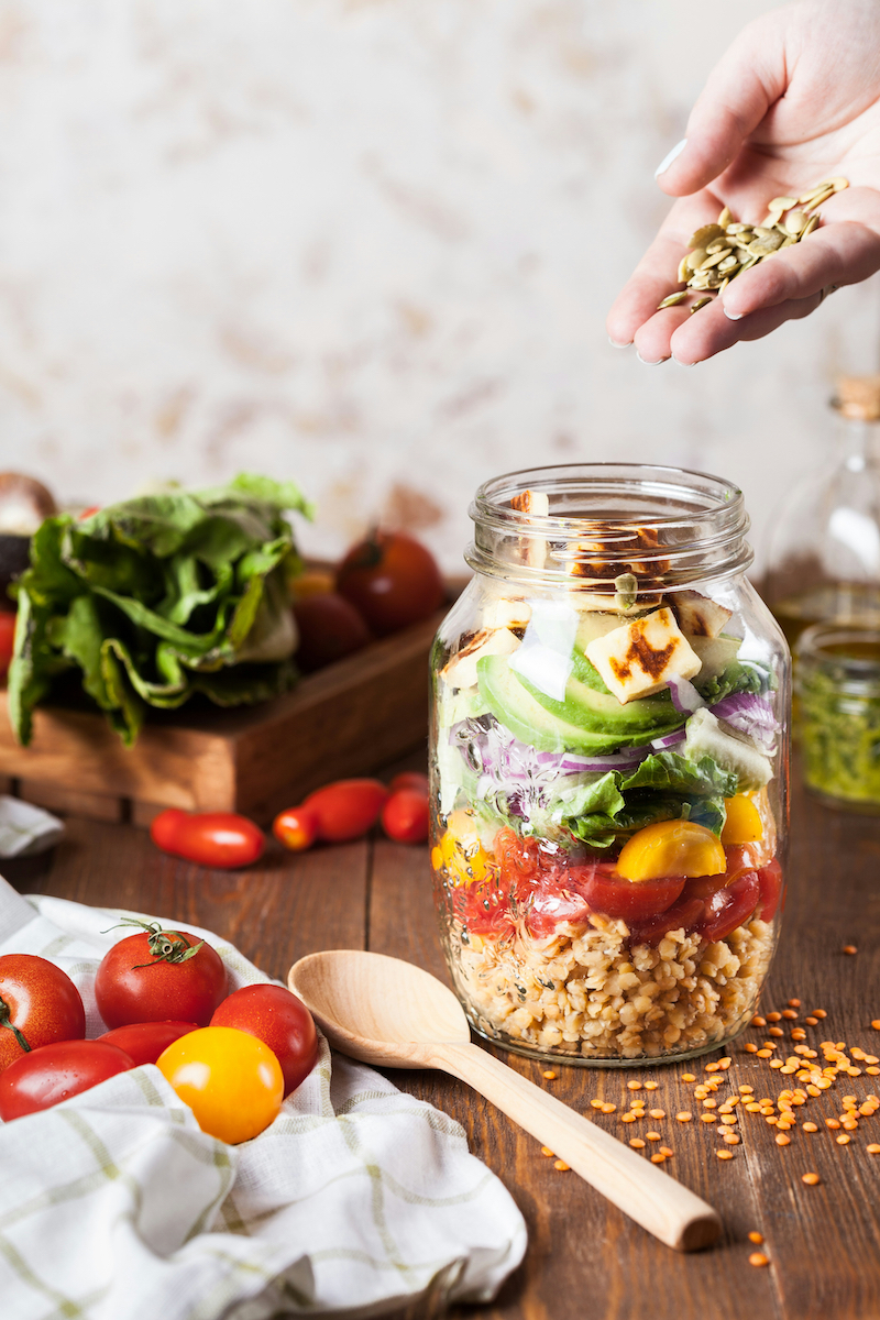 Curso Batch cooking de A Punto: ensalada servida en un tarro