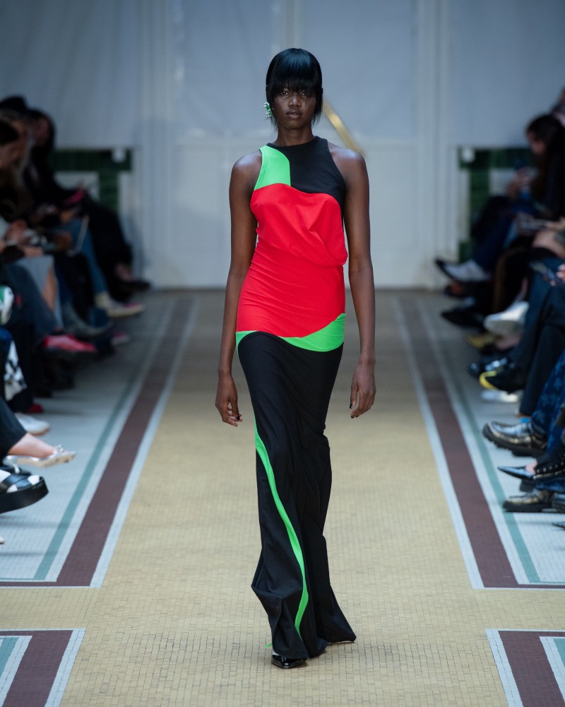 Mejores desfiles de Paris Fashion Week SS25