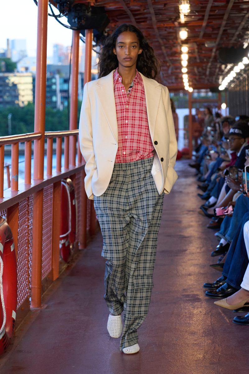 Desfile Tommy Hilfiger SS25 en Nueva York