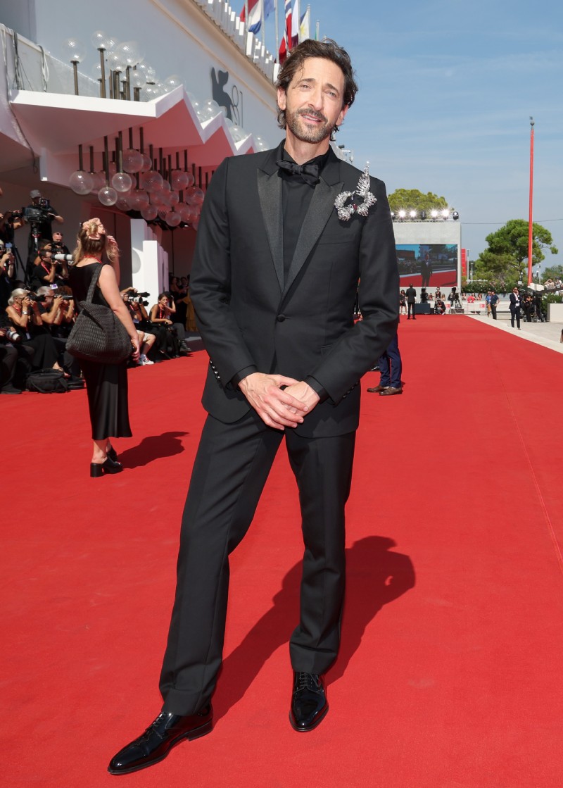 Mejores looks del Festival de Venecia: Adrien Brody de Dior