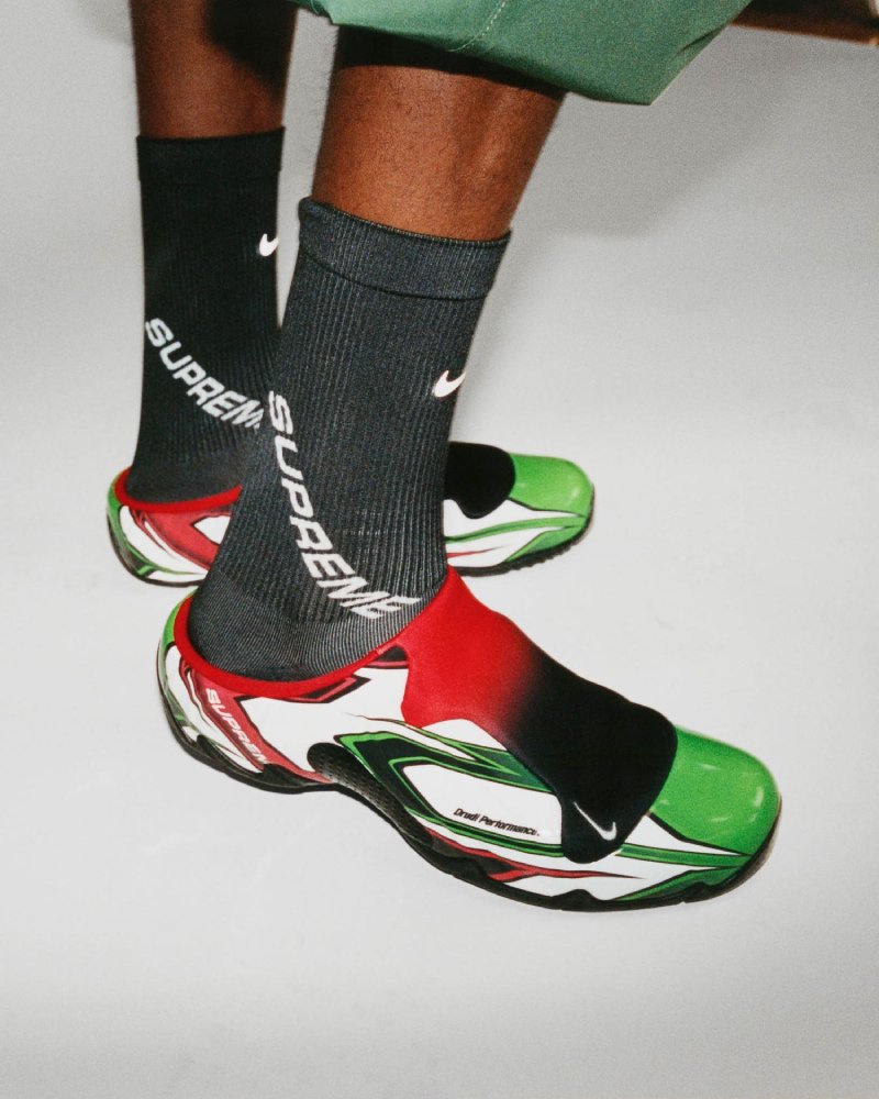 Colaboración Nike X Supreme Clogposite