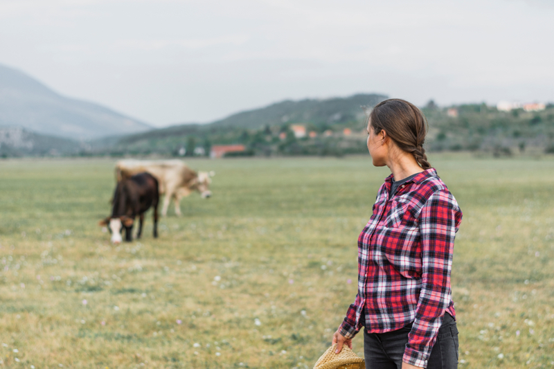 Proyecto Bardos: chica en el campo