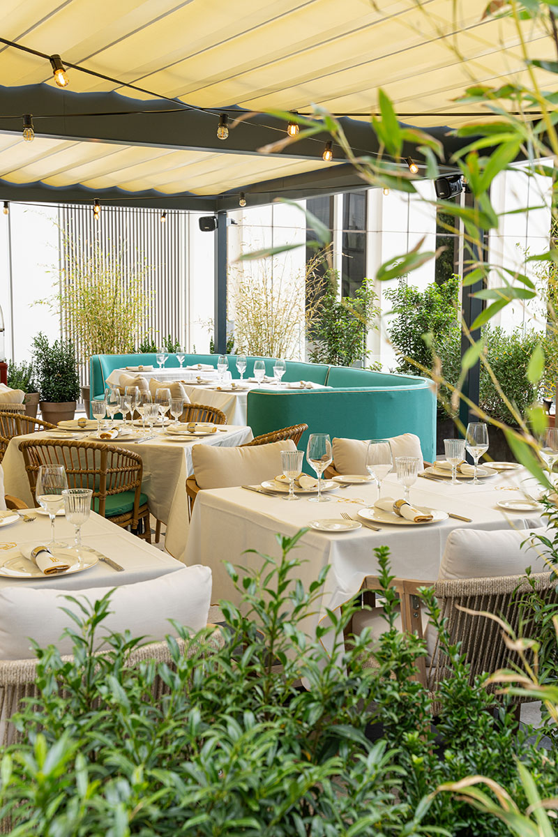 Rooftop Pabblo: la terraza del local, con mucha vegetación y cubierta por toldos