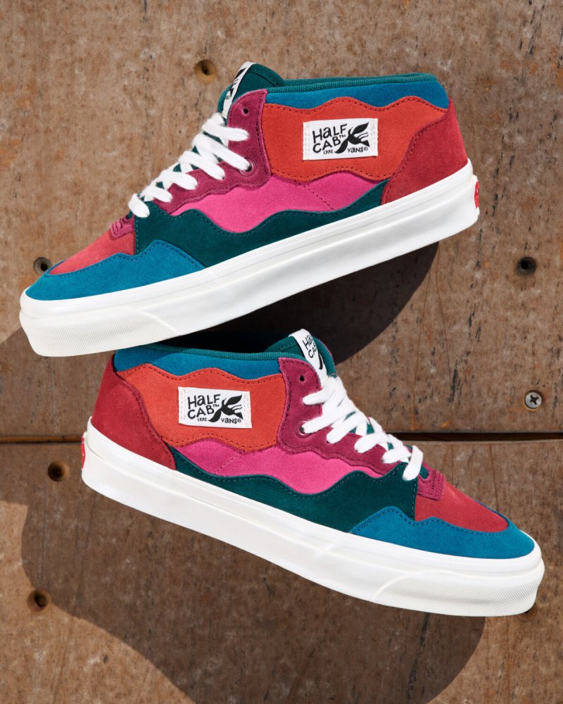 sneakers de colores para un look de otoño