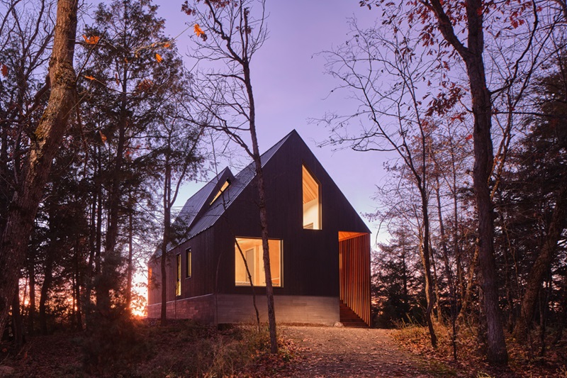 Bunkie On The Hill-Dubbeldam: cabaña en mitad del paisaje canadiense