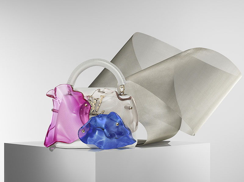 Louis Vuitton con Frank Gehry en Art Basel Paris - bolso con forma de edificio moderno